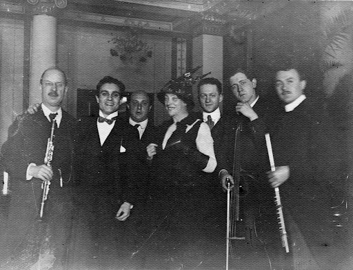 The “Pierrot Ensemble” immediately after the premiere on October 16, 1912